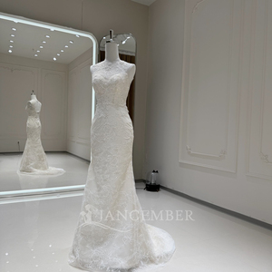 Xx105 Robe de mariée de luxe ivoire, coupe évasée, décolleté cœur, dos nu, avec appliques de dentelle florale et traîne chapelle - Product Image 3