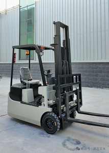 Los componentes principales de los motores de las nuevas carretillas elevadoras eléctricas compactas de 0.5 y 1 tonelada están equipados con baterías de plomo-ácido. - Product Image 2