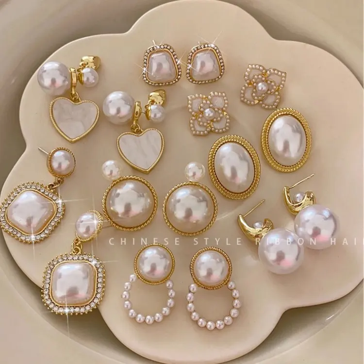 Großhandel Perle S925 Silber vergoldete Blume Perle Design-Ohrringe runde Perlenohrringe für Damen Mädchen Großhandel