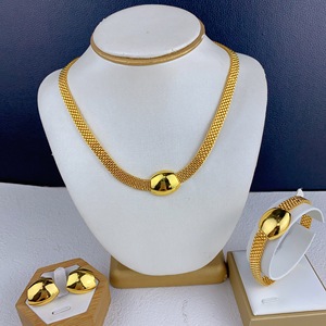 Set <span class=keywords><strong>di</strong></span> Gioielli <span class=keywords><strong>di</strong></span> Lusso Placcati in Oro in Stile Dubai/Medio Orientale (Collana, Orecchini e Bracciale da Sposa Indiani) - Product Image 1
