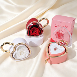 Caja de Joyería con Forma de Corazón y Rosa Preservada 360 °   Porta Anillos Giratorio de Acrílico con Rosa Eterna <span class=keywords><strong>para</strong></span> Ella, Regalo de Graduación - Product Image 1