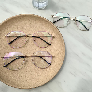Elegantes Monturas de Gafas Irregulares para Mujer, Montura Completa de Acero Inoxidable, Protección UV, Lentes con Filtro de Luz Azul, Modelo Y2-18001 - Product Image 2