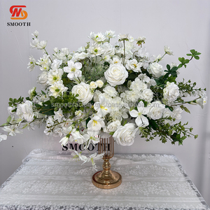 Boule de fleurs artificielle LEDA faite à la main, roses blanches et herbe verte, décoration douce pour mariage, anniversaire, Saint-Valentin, fête - Product Image 1