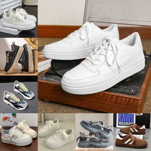 Venta al por mayor de zapatillas deportivas famosas de segunda mano, calzado de baloncesto en fardos, inventario reducido. - Product Image 5