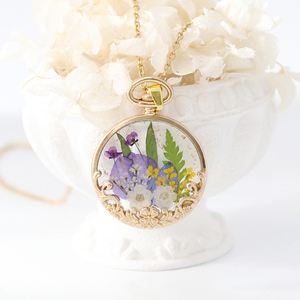 Collana Artigianale con Fiori Veri Essiccati, Ciondolo Rotondo Traforato Vintage Placcato Oro, Gioiello in Resina <span class=keywords><strong>per</strong></span> Uso Quotidiano e Regalo <span class=keywords><strong>per</strong></span> <span class=keywords><strong>Signore</strong></span> - Product Image 6