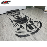 Kit carrosserie en fibre de carbone style Corvette C8 Z06 : capot, lèvre avant, diffuseur arrière, aileron arrière et jupes latérales.