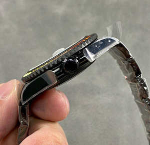 2025 Montre mécanique de luxe haut de gamme pour hommes avec cadran noir, lunette en diamant arc-en-ciel et calendrier - Product Image 5