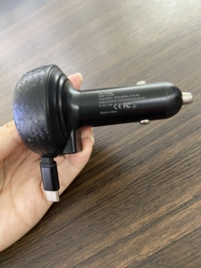 شاحن سيارة قابل للسحب مع منفذ USB-C للشحن السريع، مزود بكابل ومنفذين للشحن، متوافق مع الهواتف المحمولة والأجهزة الإلكترونية - Product Image 5