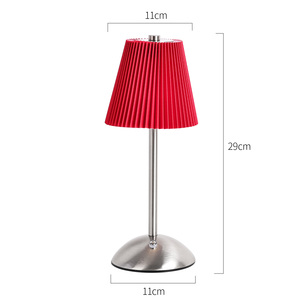 Tradition jour de fête lumière chaude chine abat-jour en papier rouge décor à la maison lampe de table <span class=keywords><strong>avec</strong></span> base en métal argenté - Product Image 6
