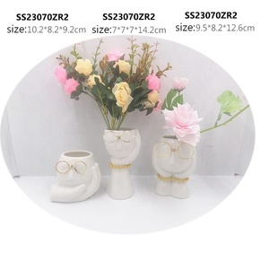 <span class=keywords><strong>Vase</strong></span> à fleurs <span class=keywords><strong>en</strong></span> céramique blanche <span class=keywords><strong>de</strong></span> conception <span class=keywords><strong>de</strong></span> <span class=keywords><strong>tête</strong></span> <span class=keywords><strong>humaine</strong></span> d'art pour la décoration <span class=keywords><strong>de</strong></span> bureau d'intérieur - Product Image 1