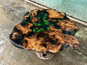 Mesa de centro de madera de resina epoxi con borde irregular personalizado y incrustaciones de musgo verde, mesa de río de madera maciza hecha a mano - Product Image 5