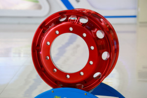 Llanta de camión de 22,5 pulgadas 22,5x8,25 Llanta de rueda de acero de aleación forjada 11R22.5 295/80R22.5 Nueva llanta de rueda de camión pesado sin cámara de aluminio - Product Image 4