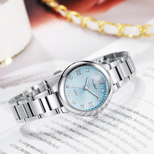 Reloj de cuarzo elegante para mujer, correa de acero inoxidable, esfera redonda, reloj de pulsera informal a la moda con diseño de números romanos - Product Image 2