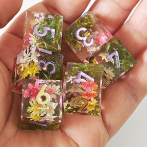 MINI PLANET Vente en gros de dés en résine Daisy personnalisés, faits à la main, 16 mm, 6 faces, pour jeux de rôle sur plateau, accessoires DND, cadeau - Product Image 5