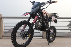 Moto tout-terrain 125cc, moto enduro 4 temps pour la conduite sur sentiers en terre, sable et montagne - Product Image 3