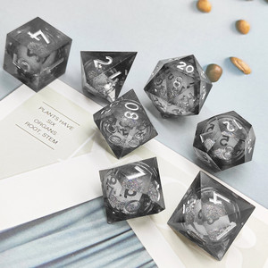 7 pièces en vrac, <span class=keywords><strong>logo</strong></span> polyèdre transparent personnalisé donjons et <span class=keywords><strong>dragons</strong></span> jeu de table rpg gem dice set sharp dnd résine dés - Product Image 3