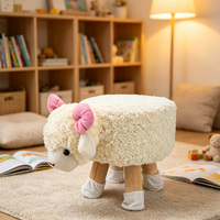 Tabouret enfant en forme de mouton avec pieds en bois, repose-pieds en peluche moelleuse, banc mouton de dessin animé pour chambre d'enfant, chambre à coucher, salon