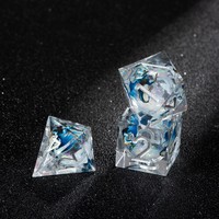 Ensemble de 7 dés polyédriques en résine liquide blanche transparente pour D&D, jeu de société RPG Dungeons & Dragons, avec logo personnalisé pour jeu de table