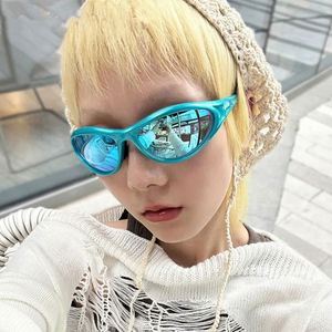 Lunettes de soleil tendance Y2K à grande monture avec logo personnalisé 2025, lunettes de sport pour le cyclisme, lunettes de soleil œil de chat UV400 pour femmes - Product Image 3