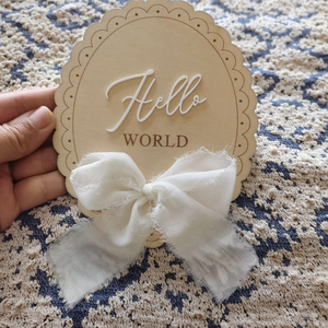 Ornement d'annonce de naissance en bois avec faible MOQ, panneau « Hello World » avec ruban blanc, accessoire photo pour hôpital, décoration de chambre d'enfant - Product Image 1