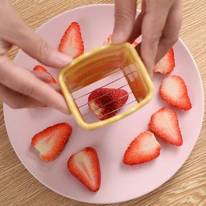 Cortador de Fresas Multiusos Premium Reutilizable Personalizado, Cortador y Divisor de Frutas y Verduras para Chefs - Product Image 5