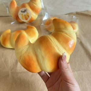 Vente directe usine – Jouet anti-stress en mousse PU en forme de croissant, parfumé et à remontée lente, pour enfants - Product Image 4