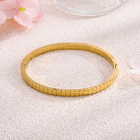 Bracelet de mode en acier titane étanche pour femmes Simple plaqué or 18 carats lignes solides bracelets élégants accessoire quotidien