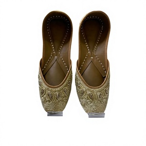 BS INTERNATIONAL Zapatos de Diseñador con Bordado de Cuero de Búfalo y Patrón Floral, Última Moda en Tendencias 2026 - Product Image 1