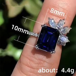 Anello di Lusso Floreale da Donna con Accento Blu, Elegante Gioiello Regolabile in Lega di Rame - Product Image 5