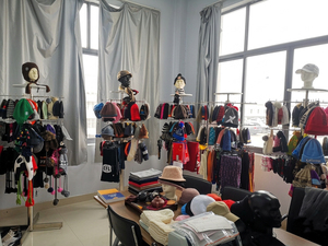 <span class=keywords><strong>หมวก</strong></span>บีนนี่ถักปักลายตามสั่ง สำหรับผู้ชายและผู้หญิง <span class=keywords><strong>หมวก</strong></span>บีนนี่ปอมปอมสำหรับฤดูหนาว <span class=keywords><strong>หมวก</strong></span>บีนนี่ลายทางอะคริลิคสำหรับแฟนคลับฟุตบอลมืออาชีพ <span class=keywords><strong>หมวก</strong></span>บีนนี่สำหรับฤดูหนาว - Product Image 6