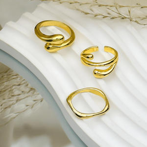 Conjunto de anillos de diseñador apilables para mujer de moda 2025, superficie lisa, acabado de espejo dorado geométrico, joyería de moda al por mayor - Product Image 5