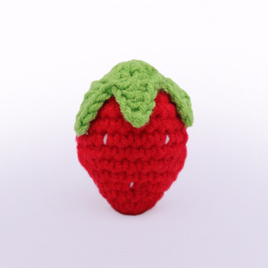 Colgante de fresa de ganchillo, adorno de fruta hecho a mano, ramo, producto terminado al por mayor, fresa rosa de ganchillo hecha a mano - Product Image 1