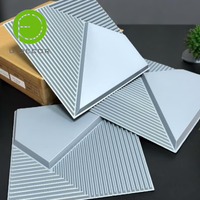 Panneau mural 3D en PVC UDK avec surface miroir réfléchissante 50cm X 50cm Carrelage de décoration murale intérieure