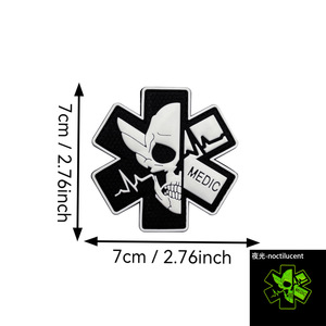 Stock MEDIC Crâne 3D Médical Croix Rouge Brassard Goutte À Goutte En Plastique Doux Colle Magique Bande Sauvetage Badge PVC Moral Brodé Aimant - Product Image 6