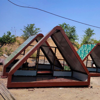 Maison conteneur pliable triangulaire de luxe sur mesure à 2 étages, résistante à la rouille et au vent, idéale pour les bureaux et les centres commerciaux