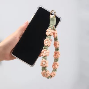 Petite marguerite tissée à la main lanière <span class=keywords><strong>de</strong></span> <span class=keywords><strong>téléphone</strong></span> portable pendentif <span class=keywords><strong>de</strong></span> chaîne <span class=keywords><strong>de</strong></span> <span class=keywords><strong>téléphone</strong></span> portable frais artistique sac créatif chaîne suspendue <span class=keywords><strong>de</strong></span> <span class=keywords><strong>téléphone</strong></span> portable - Product Image 2
