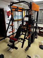 Machine de musculation multi-fonctions avec bras robotisé pour salles de sport – Équipement de fitness professionnel du fabricant Gyms Solutions