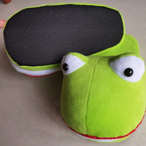 Chaussons en peluche super doux en forme de grenouille, mignons chaussons en peluche pour enfants, rembourrage en coton PP, personnalisable, confortable, peut être personnalisé - Product Image 4