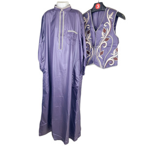 Conjunto de Thobe Islámico para Niños de Dubái en Oferta - <span class=keywords><strong>Traje</strong></span> Musulmán Modesto de Dos Piezas con Bordado Sencillo para Niños del Medio Oriente - Product Image 2