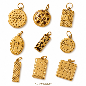 Galerie de breloques pour biscuits |   Pendentif en forme de barre chocolatée en acier inoxydable plaqué or 18K PVD, étanche, hypoallergénique et durable - Product Image 4