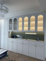 Meubles de maison sur mesure complets, style minimaliste moderne, en bois massif multicouche, comprenant des buffets et des armoires à vin pour restaurants.