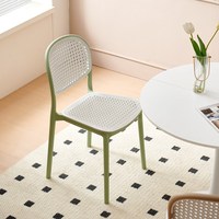 Chaise de salle à manger empilable moderne en plastique PP, idéale pour la maison, le bureau et le bar – Vente en gros de meubles de maison en promotion