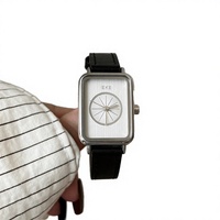 Montre à quartz pour femme, boîtier rectangulaire argenté, cadran blanc texturé, bracelet en cuir noir, prix de gros, de Source Watch Factory
