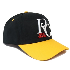 Gorra de Béisbol Clásica Personalizada con Visera Ajustable, Bordado Estructurado en Negro, Amarillo y Dorado, Gorras Deportivas - Product Image 3
