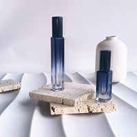 Flacon pulvérisateur de parfum en verre carré rechargeable, portable, 5ml, 10ml, 15ml, avec bouchon à vis, couleur bleue dégradée