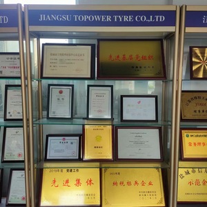 Pneu plein Topower 40*16*30, conception diagonale à pression pour remorque - Product Image 3