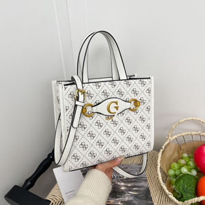 <span class=keywords><strong>Sac</strong></span> fourre-tout <span class=keywords><strong>Guess</strong></span> imprimé, bandoulière croisée, couleur contrastante, grande capacité. - Product Image 4