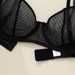 Conjunto de lencería sexy transpirable de malla transparente a rayas con sujetador con aros y tanga negros para mujer al por mayor OEM ODM - Product Image 3