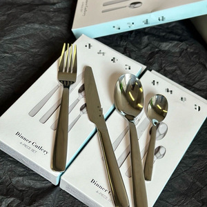 Ensemble <span class=keywords><strong>de</strong></span> couverts modernes minimalistes en acier inoxydable, épais et durables, poli miroir, couteau, <span class=keywords><strong>fourchette</strong></span>, cuillère, pour <span class=keywords><strong>la</strong></span> maison et les restaurants - Product Image 1