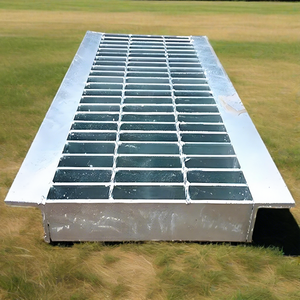 Сверхпрочная оцинкованная стальная дренажная решетка для проезда и тротуара - Product Image 1